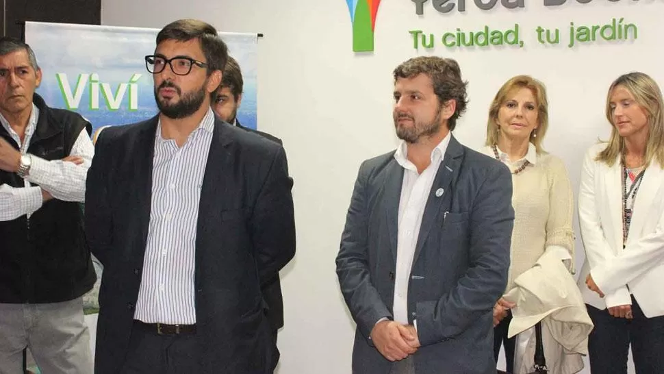 ARGIRÓ Y CAMPERO. El concejal y el intendente. GENTILEZA MUNICIPALIDAD DE  YERBA BUENA
