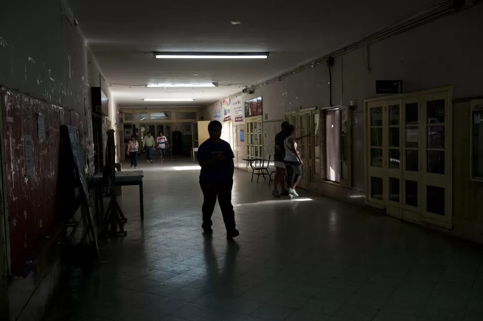 CIFRAS EN ROJO. Las facultades le reclaman al rectorado los $70.000 mensuales para gastos de funcionamiento.  la gaeta / foto de FLORENCIA ZURITA (archivo)