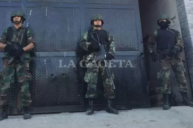 Cientos de policías y gendarmes coparon La Costanera para desbaratar una banda narco