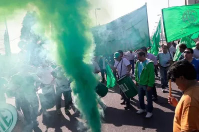 Paro nacional de ATE: cortaron el tránsito en el puente Lucas Córdoba