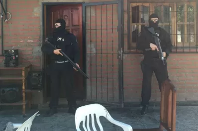 Armados hasta los dientes: así llegaron los policías y los gendarmes a La Costanera