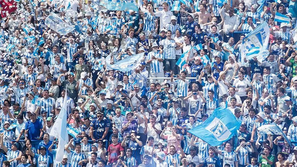 La hinchada del Decano disfruta del presente deportivo con su equipo en Primera División.
FOTO DE ARCHIVO