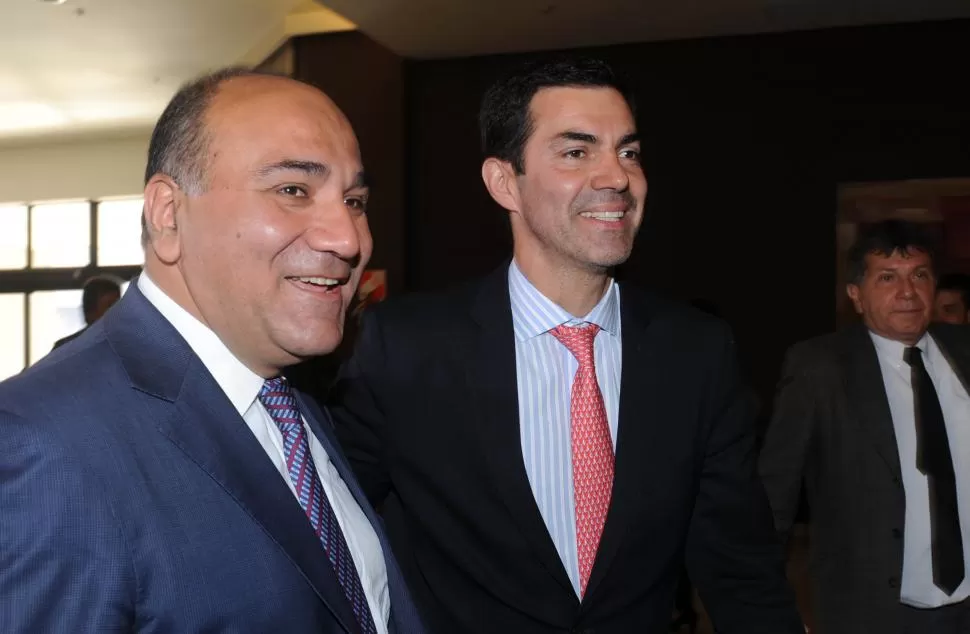 ESTRATEGIA COMÚN. El gobernador Juan Manzur y su par de Salta, Juan Manuel Urtubey, durante la reunión. la gaceta / foto de antonio ferroni 