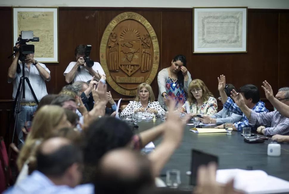 SESIÓN. El Consejo expresó el malestar por las irregularidades en la televisora.  la gaceta / foto de diego aráoz