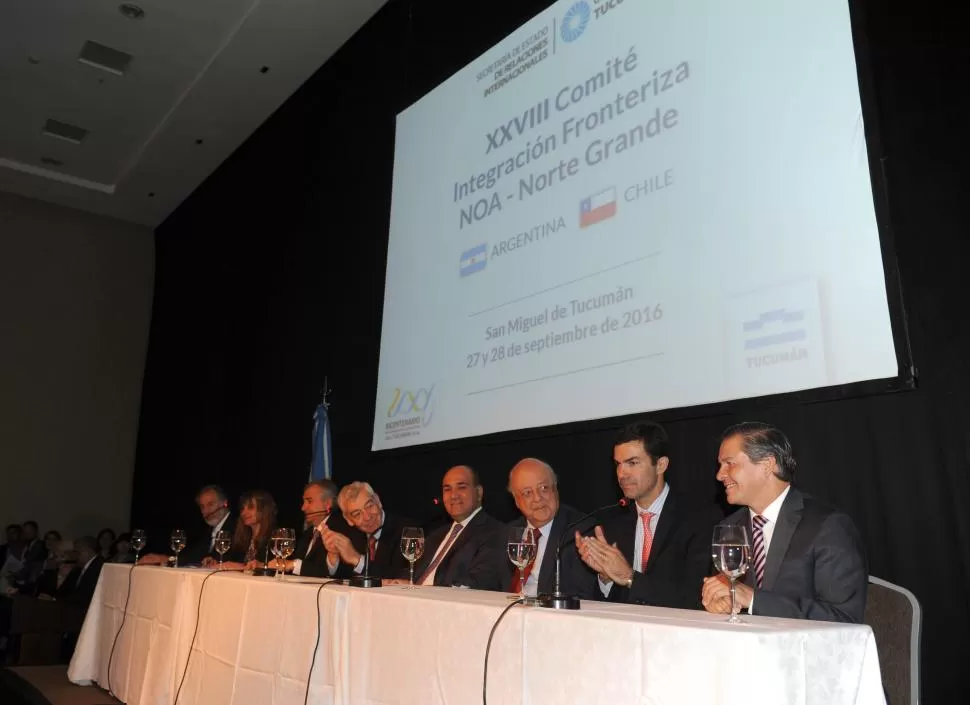 TODOS JUNTOS. Gobernadores y diplomáticos de ambos países deliberan en Tucumán, en el marco de las celebraciones del Bicentenario de la Independencia. la gaceta / fotos de antonio ferroni