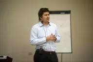 “Hay que seguir la ruta del dinero”