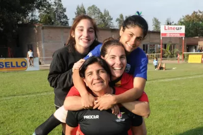 Ellas hacen camino al andar