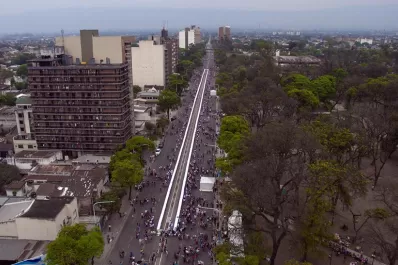 Video: la torta gigante por el Día de la Ciudad vista desde el drone