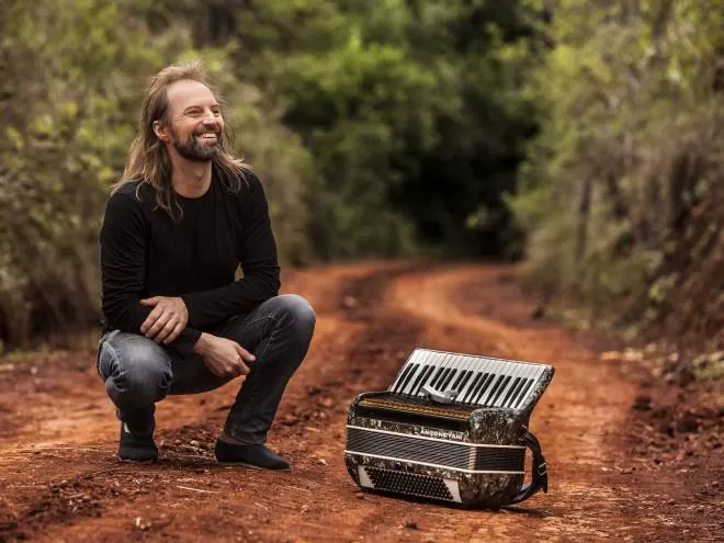 DEFINICIONES. “Siempre parto del chamamé y regreso a él, pero tratando de buscar mi propia voz”. LA NUEVA.-