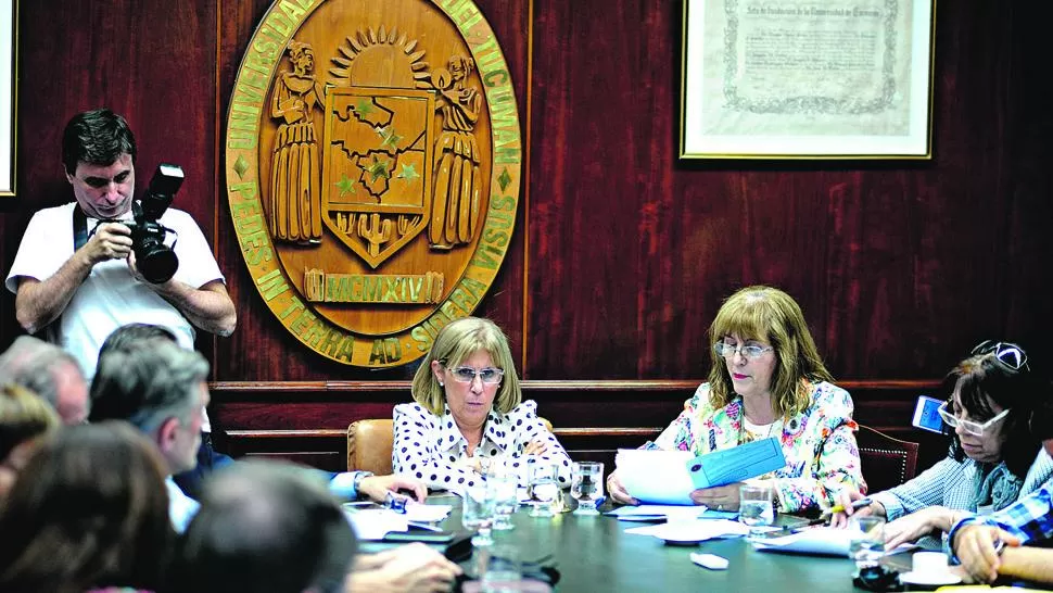 A LA ESPERA. La rectora, Alicia Bardón, todavía no presentó oficialmente el nombre de los directores que ella quiere que vayan a la televisora estatal. LA GACETA / FOTO DE DIEGO ARÁOZ