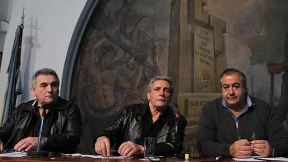 TRIUNVIRATO DE LA CGT. Los líderes sindicales, en la sede de la institución. FOTO TOMADA DE LANACION.COM.AR