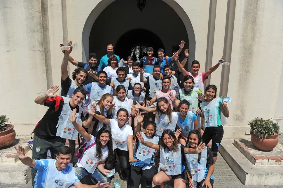 LISTOS. Los alumnos de la Facdef, fieles colaboradores del Pequeño Cottolengo. la gaceta / foto de FRANCO VERA