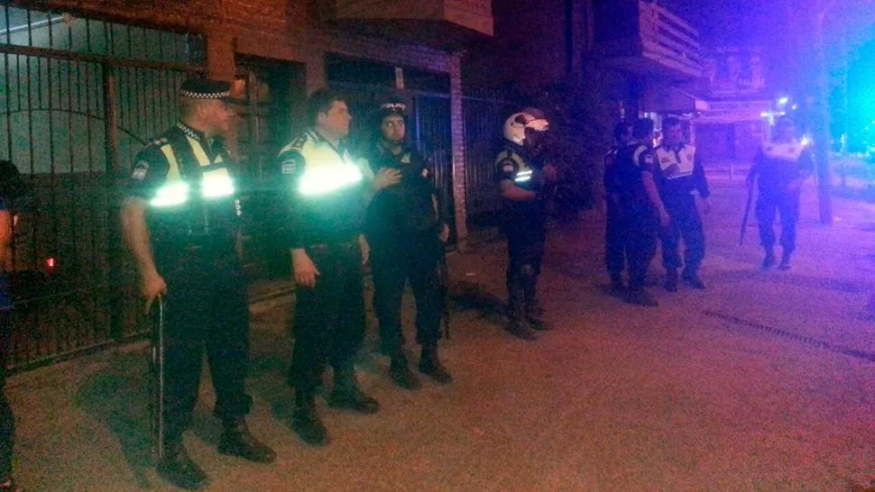 La Policía copó la cuadra donde viven los integrantes del clan Los Garras