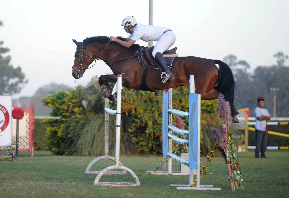 BUEN NIVEL. Pedro Solórzano se adjudicó la prueba con vallas de 1,30 metro. la gaceta / foto de Antonio Ferroni (archivo)