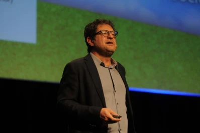 “No podemos vivir de las rentas generadas  por nuestros recursos naturales”