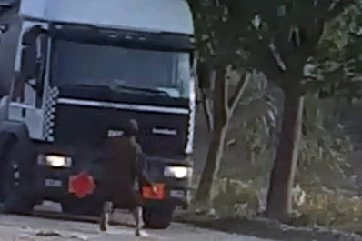 Video: así apedrean a los vehículos en la zona de La Costanera