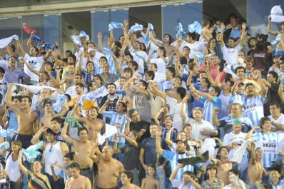 Atlético recibe a Huracán y vos podés mandar tu foto desde el Monumental