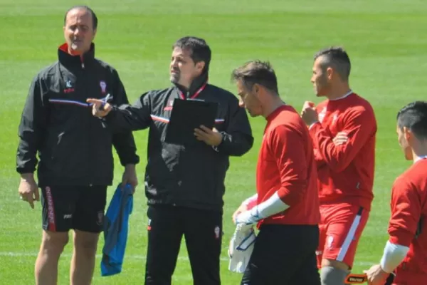 Caruso Lombardi dirigió su primera práctica pensando en el equipo que se medirá con Atlético