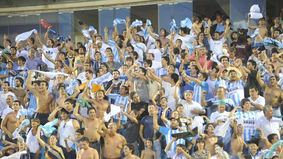 Atlético recibe a Huracán y vos podés mandar tu foto desde el Monumental