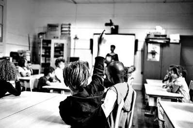 Francia batalla su identidad en la escuela primaria