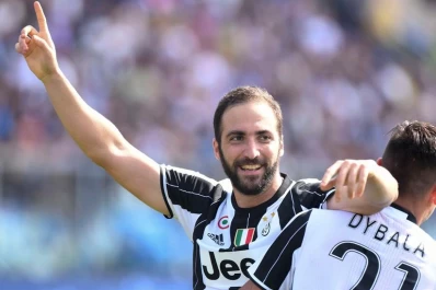 Con goles de Higuaín y Dybala, Juventus manda en la Serie A