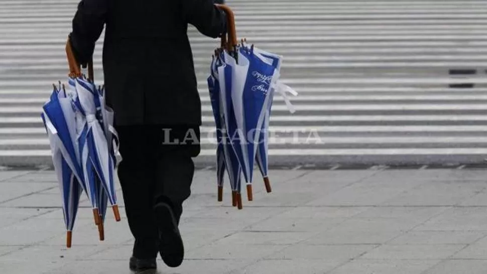 PREVENIR. A sacar el paraguas por las dudas. LA GACETA /ARCHIVO