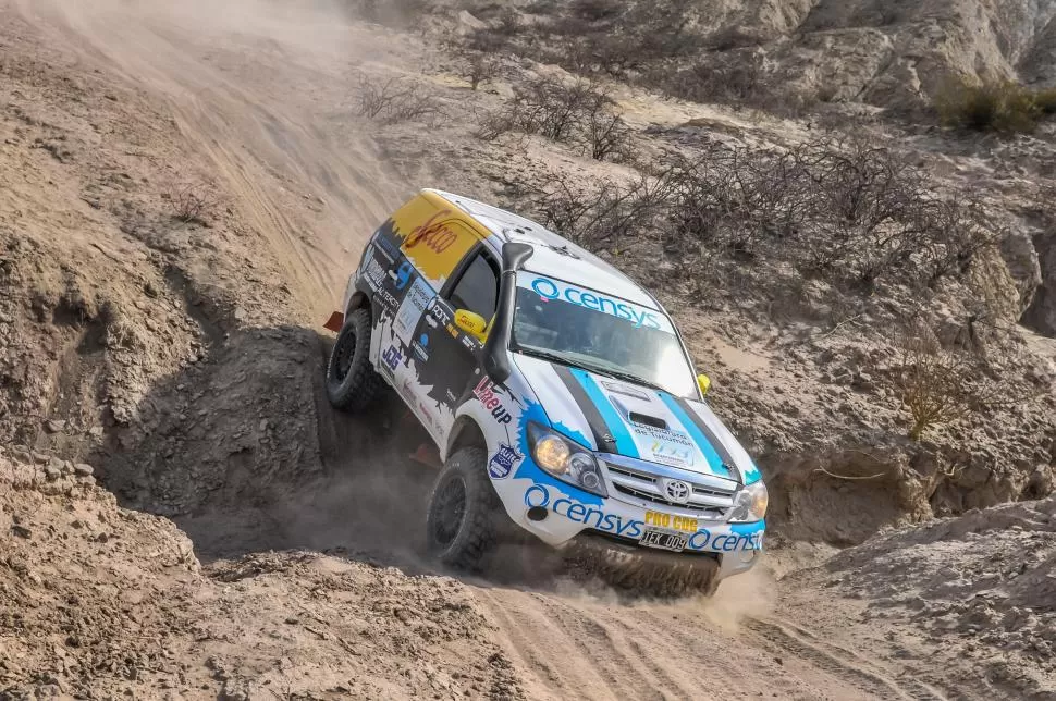 TRABAJO EXTRA. La Toyota SW4 de Ricardo Neme-Rodolfo Bollero respondió muy bien a todas las exigencias. PACO FOTO 