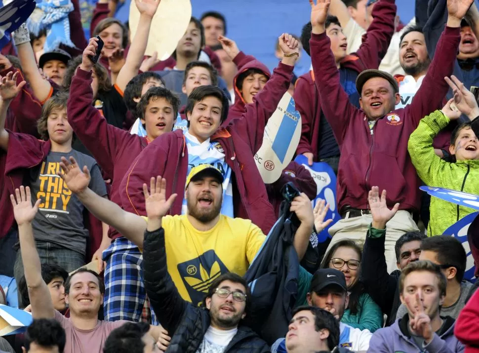 UNA MULTITUD. Más de 30.000 personas presenciaron el encuentro. Algunos gritaron durante el haka. La mayoría sólo se dedicó a alentar y a disfrutar del espectáculo. télam