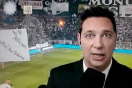 El cartel que apareció al lado del comentarista del Fútbol Para Todos