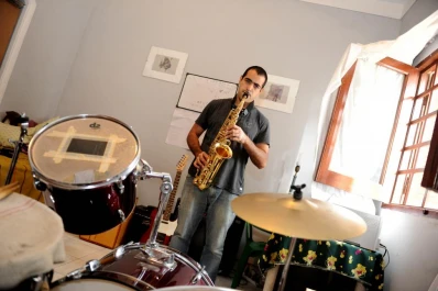 Entre el arbitraje, la cocina y la música