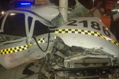 Un taxista estrelló su auto contra una columna en El Manantial