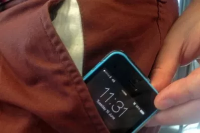 Crean un tejido capaz de recargar la batería de un celular