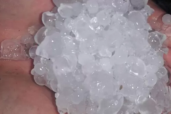 El temporal dejó granizo en Taco Ralo