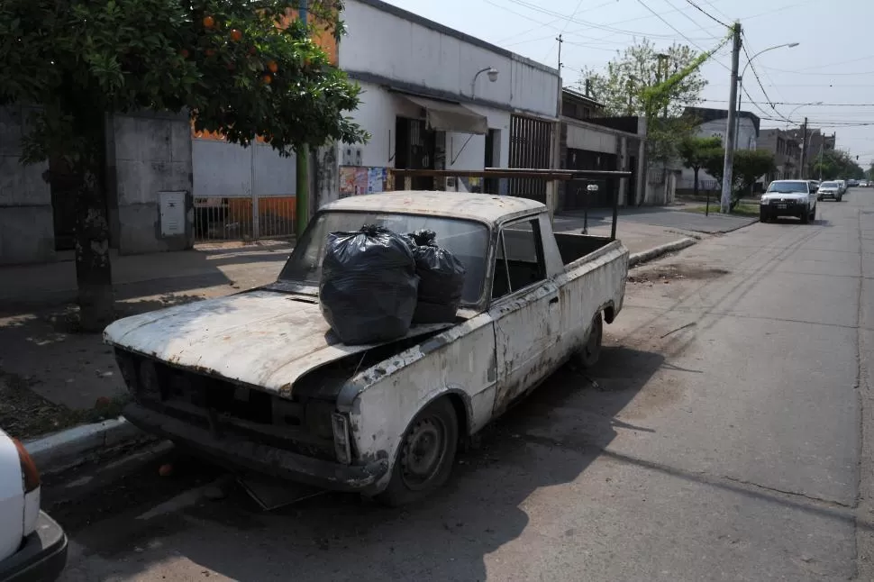 EL “AUTO BASURERO”. Está instalado en Las Piedras al 1.300.  