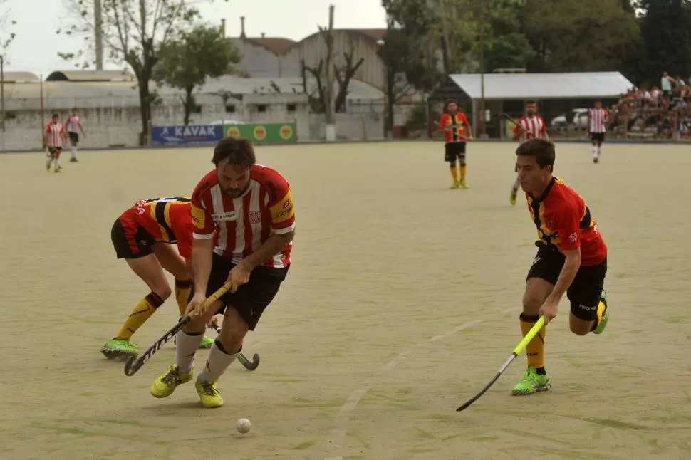 ¡AFILADÍSIMO! Hernán Palacios fue la figura de la cancha en el equipo “santo”. la gaceta / foto de Inés Quinteros Orio