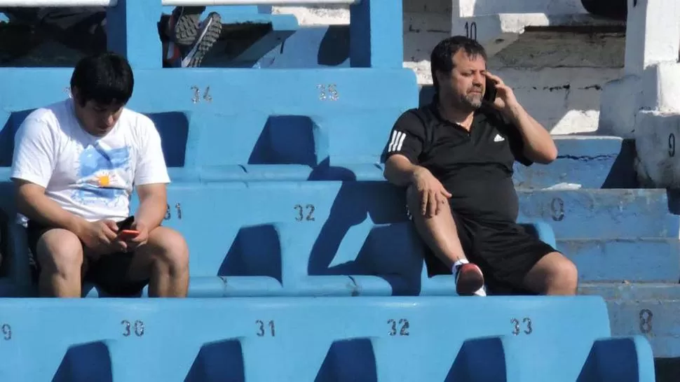 CARUSO LOMBARDI VIENDO LA RESERVA EN LA CANCHA DE ATLÉTICO (@TODAPASION)