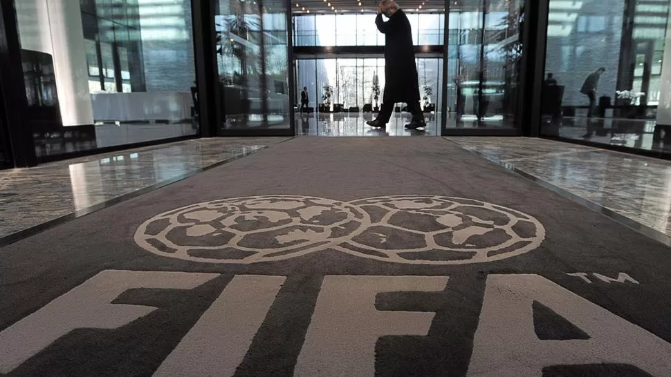 FIFA sancionó a Argentina por conductas discriminatorias de los hinchas