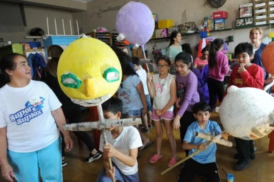 Encantando con un trapo en la mano