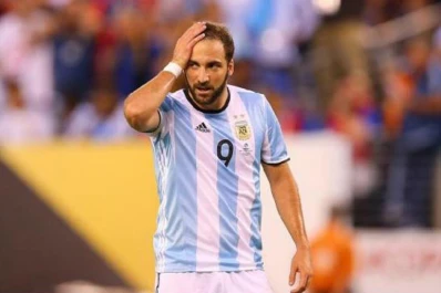 La gente es libre de insultar; si es su felicidad, todo bien, dijo Higuaín