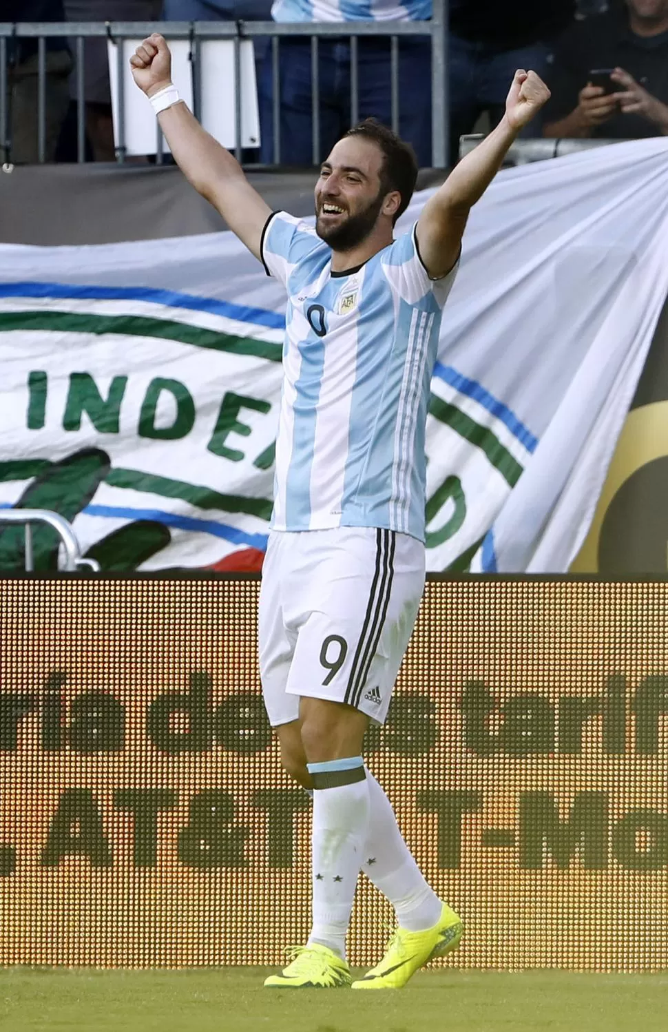 DESDE EL ARRANQUE. Gonzalo Higuaín será el que jugará más adelantado. reuters (archivo)