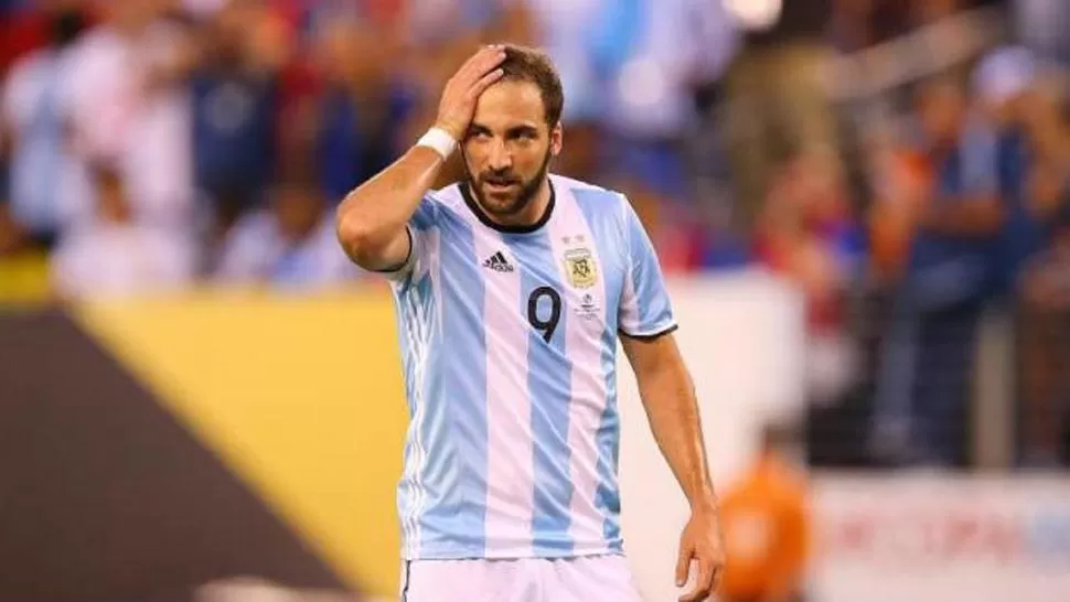 La gente es libre de insultar; si es su felicidad, todo bien, dijo Higuaín