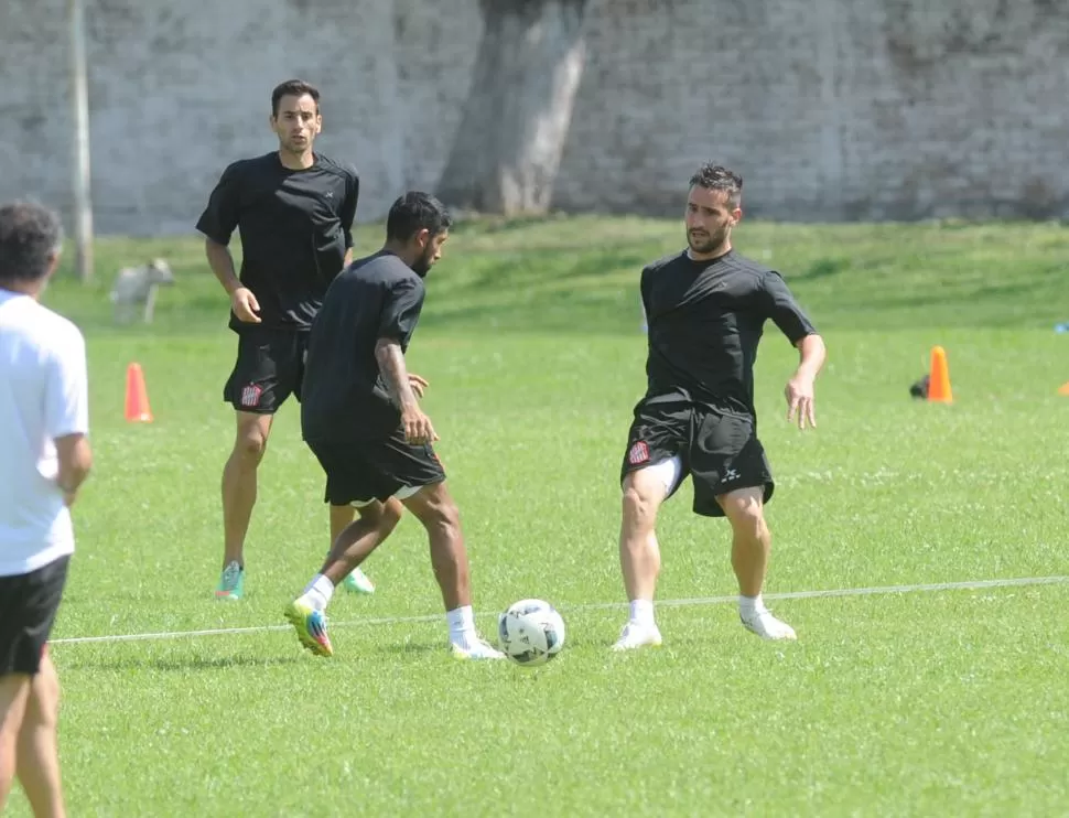 ELEGIDOS. Bucci, García y Briones (foto), junto con Rizo, integrarán la mitad de la cancha frente a Villa Dálmine. la gaceta / foto de FRANCO VERA