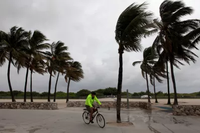 Obama declaró la emergencia en Florida por la llegada del huracán Matthew