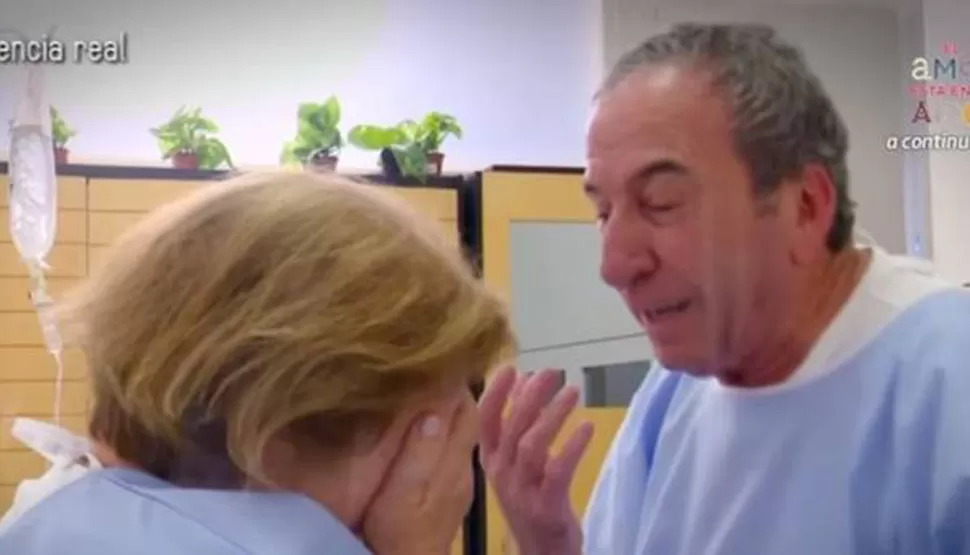 EMOTIVO. José Luis Perales e Isabel, la paciente con cáncer. FOTO TOMADA DE CLARÍN.