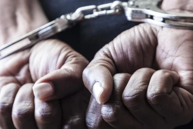 Lo detuvieron una hora antes de contraer matrimonio