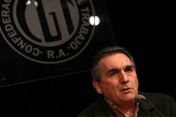 El bono de fin de año tiene que ser para todo el mundo, advirtió la CGT