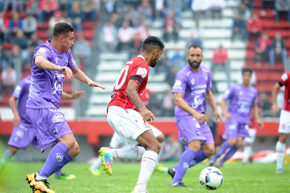 Matias García fue de lo mejor en el primer tiempo. En el segundo no gravitó tanto.
FOTO  DE LA GACETA/HÉCTOR PERALTA