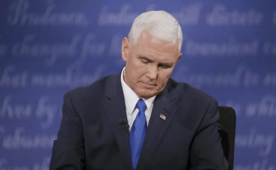 INCÓMODO. El candidato a vicepresidente Mike Pence criticó comentarios discriminadores de Trump de 2005. reuters 