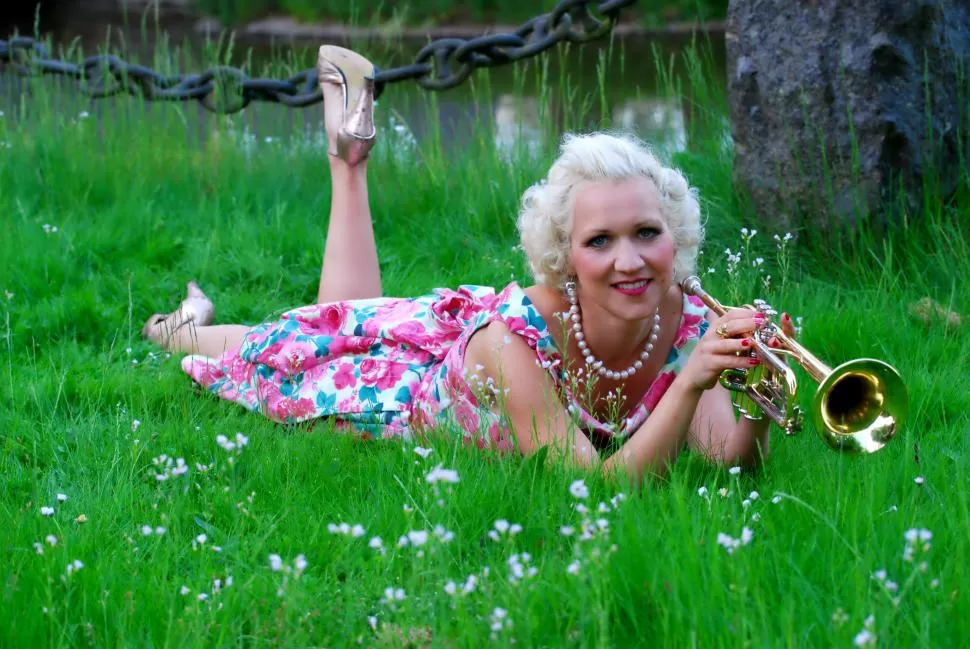 LA TROMPETA. Dice que es su instrumento favorito, a partir de su devoción por el gran “Satchmo”. 