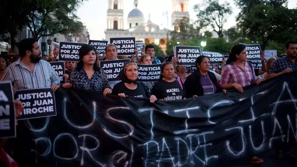 EN LA PLAZA. La segunda marcha por el esclarecimiento del caso se realizó en en centro tucumano; la primera, en La Florida. ARCHIVO LA GACETA / FOTO DE INÉS QUINTEROS ORIO
